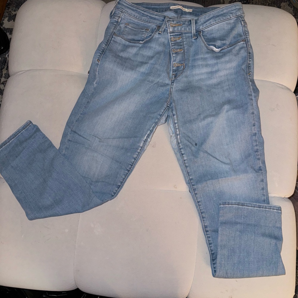 Levi’s Classic Mid-Rise Skinny Jean